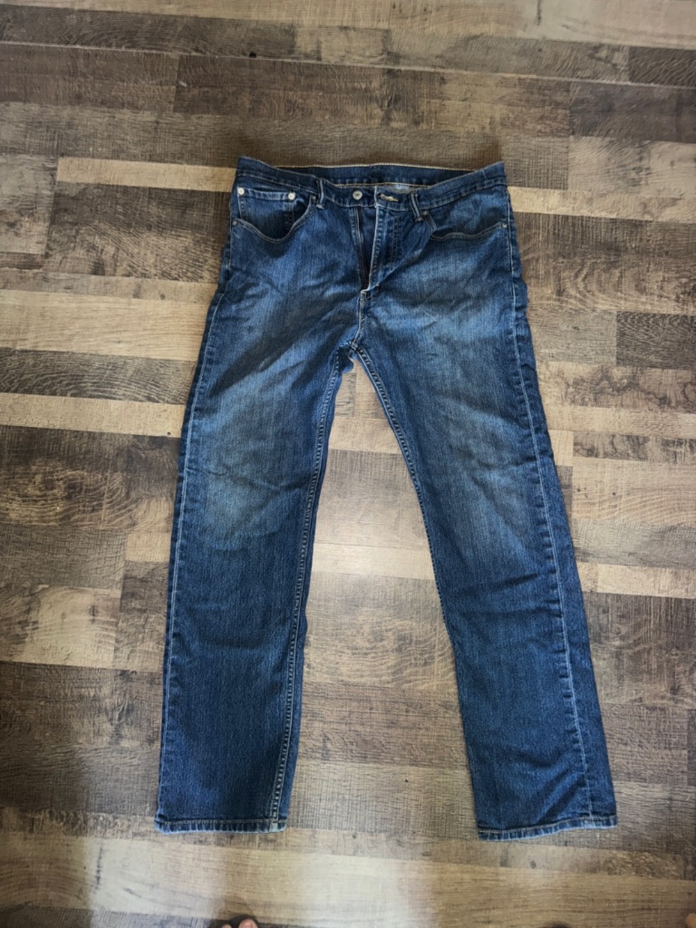 Classic Levi's 505 Regular Fit Straight Leg Jeans - 34x32 Medium Wash